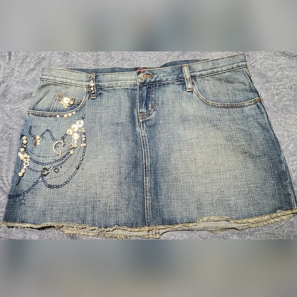 Guess Denim Mini Skirt Size: 10 Guess - Picture 1 of 6